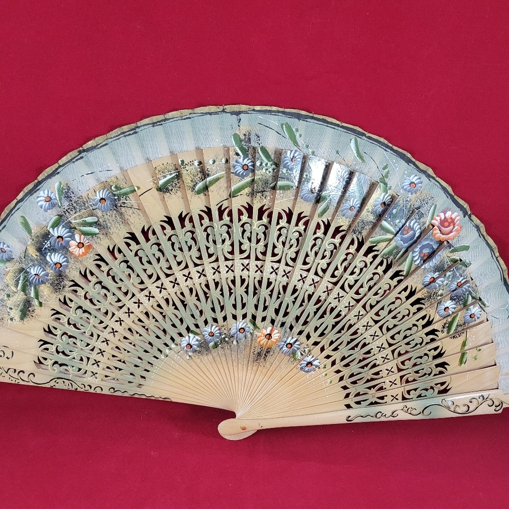GORGEOUS HAND PAINTED ON BAMBOO,HAND HOLD FAN. - Picture 2 of 12